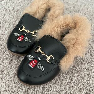 Nordstrom Black Slippers with Tan Fur and Bee Embroidery